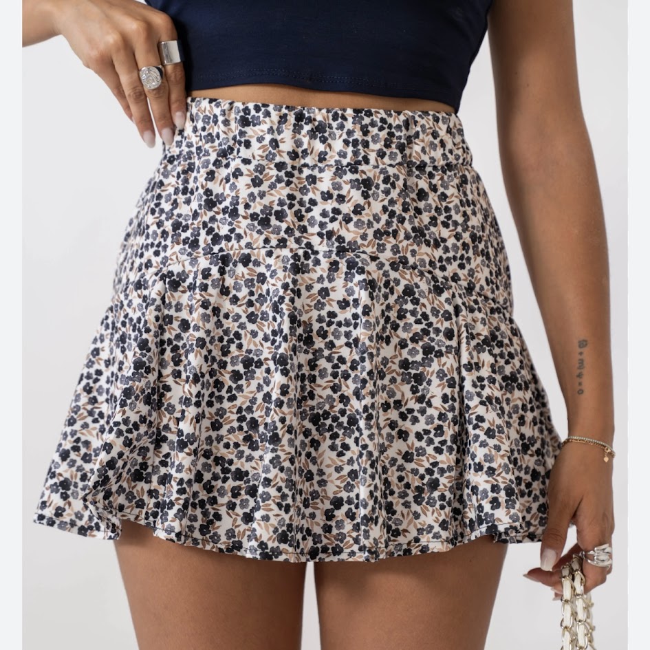 Pantagonna fiori shorts donna