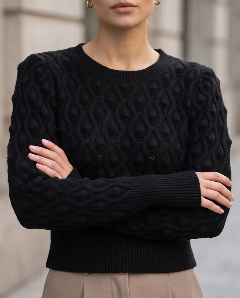 Maglioncino corto traforato donna