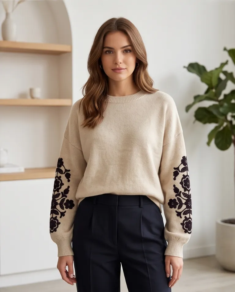 Maglioncino morbido ricamo maniche donna